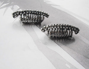 STYLISH SKULL SPINE EARRINGS ( NO PIERCED EARS )