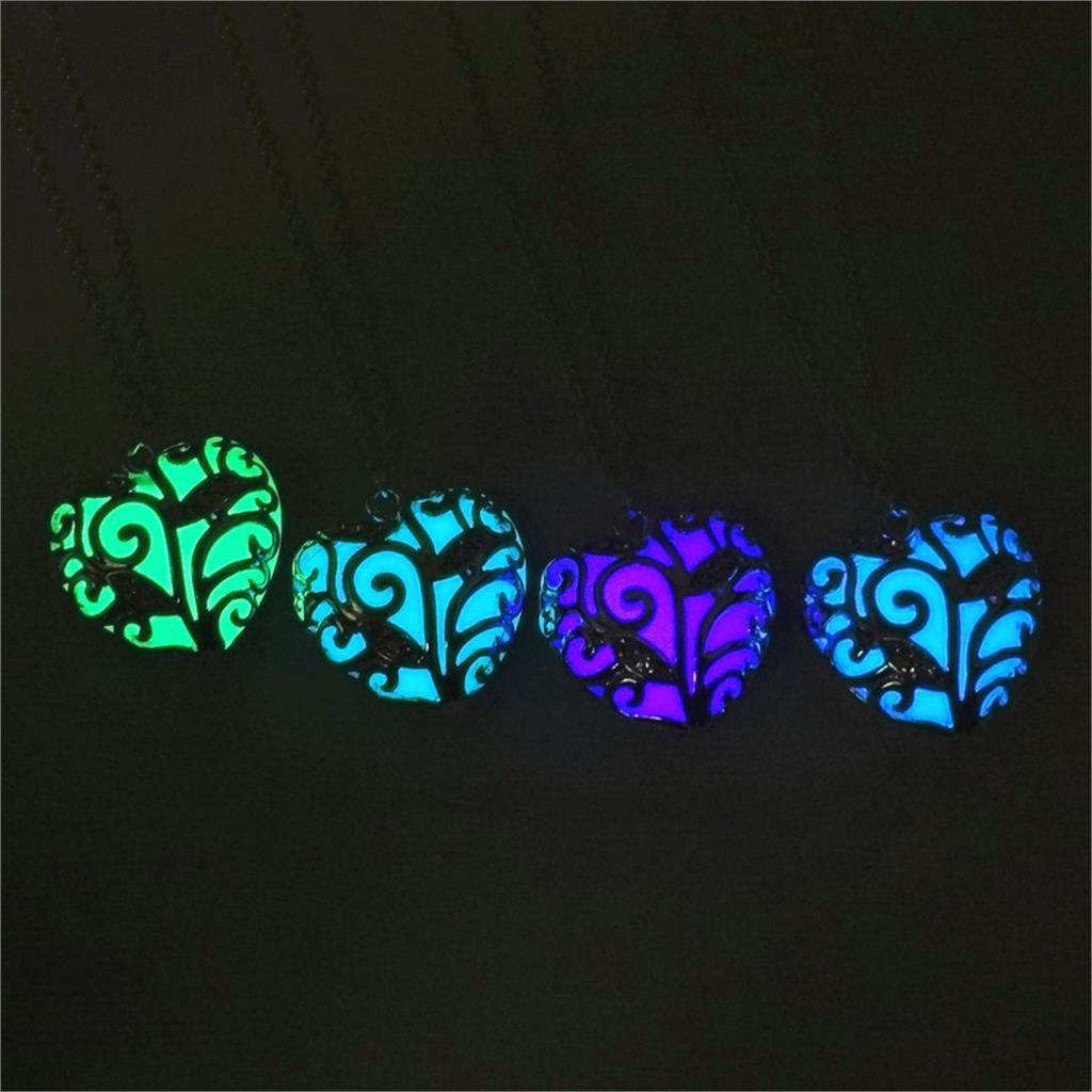 GLOW IN THE DARK LUMINOUS HEART NECKLACE