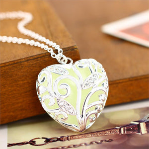 GLOW IN THE DARK LUMINOUS HEART NECKLACE