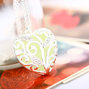 GLOW IN THE DARK LUMINOUS HEART NECKLACE