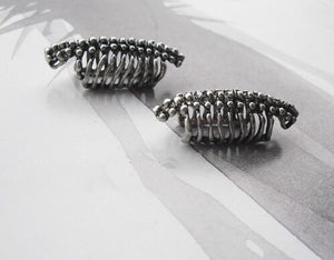STYLISH SKULL SPINE EARRINGS ( NO PIERCED EARS )