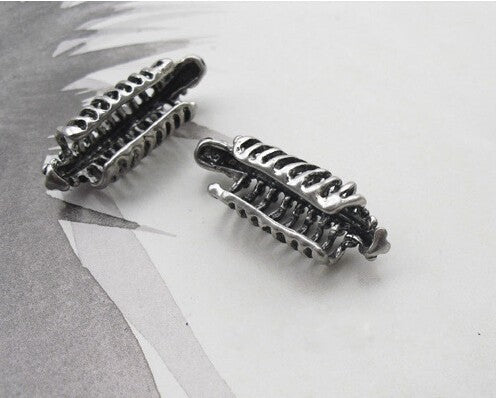 STYLISH SKULL SPINE EARRINGS ( NO PIERCED EARS )
