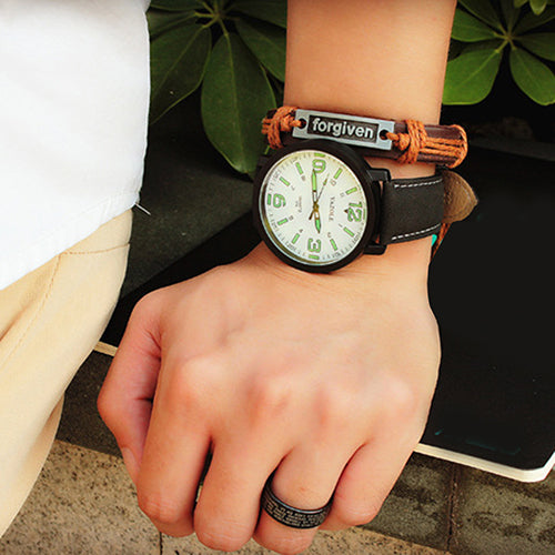 FASHIONABLE LUMINOUS GLOW IN THE DARK WATCH