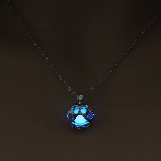 LUMINOUS PAW PRINT NECKLACE