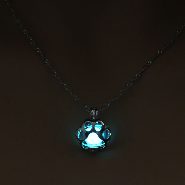 LUMINOUS PAW PRINT NECKLACE