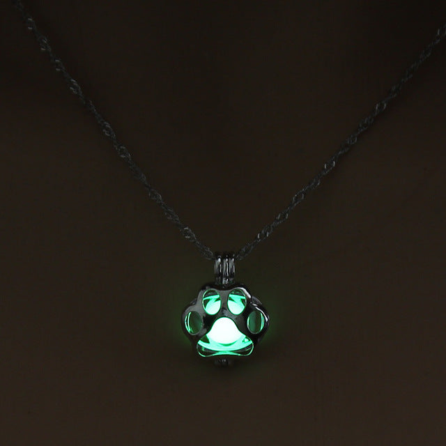 LUMINOUS PAW PRINT NECKLACE