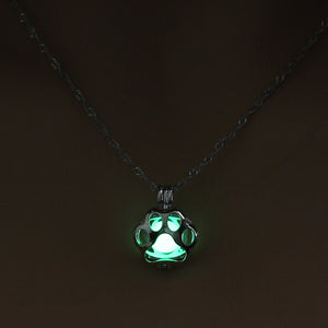 LUMINOUS PAW PRINT NECKLACE