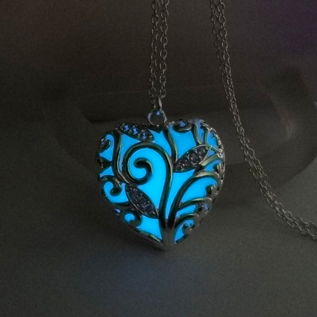 GLOW IN THE DARK LUMINOUS HEART NECKLACE