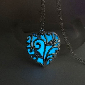 GLOW IN THE DARK LUMINOUS HEART NECKLACE