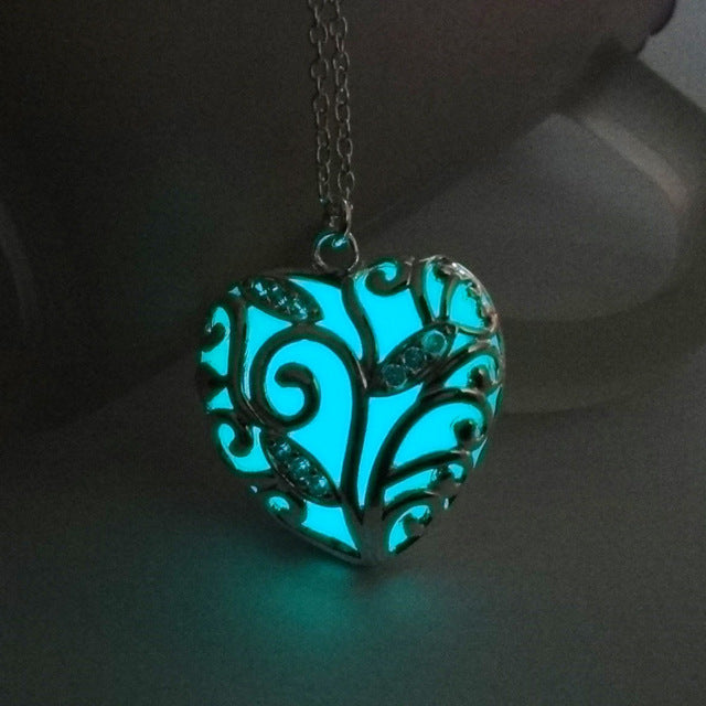 GLOW IN THE DARK LUMINOUS HEART NECKLACE