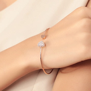 GOLD HEART AND ARROW ADJUSTABLE BRACELET
