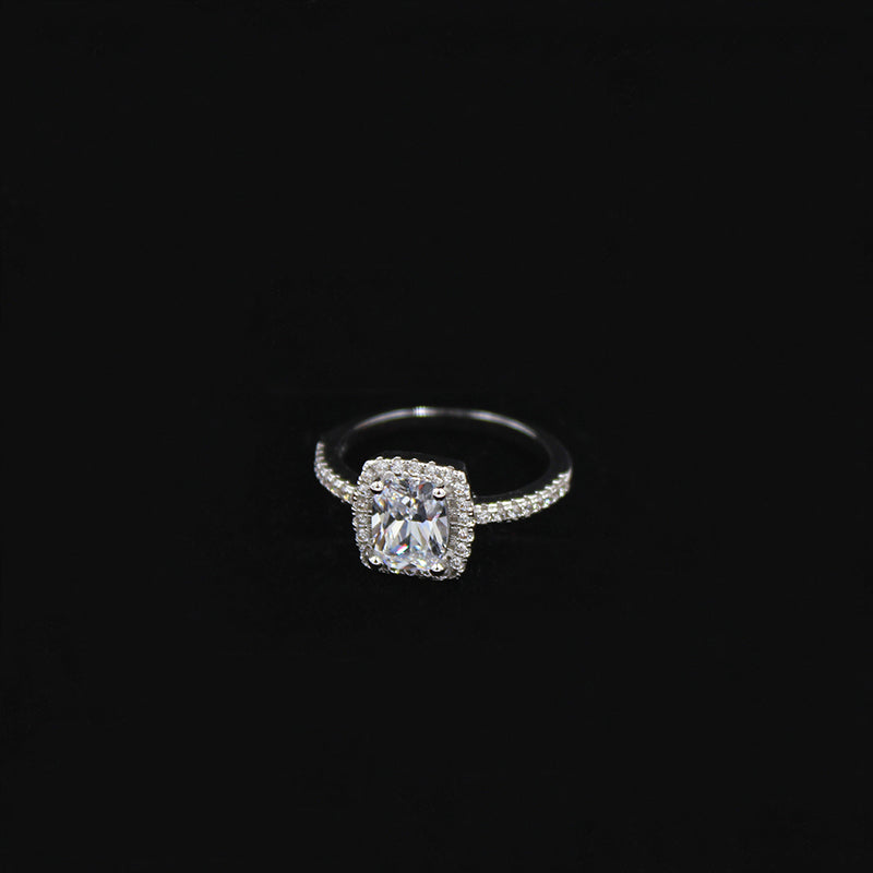 ULTRA BEAUTY RHINESTONE PLATED SILVER RING